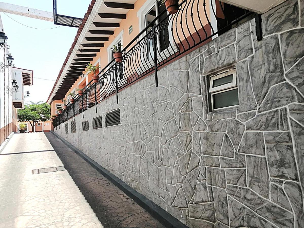 Hotel Aquiles Guadalajara Exteriör bild