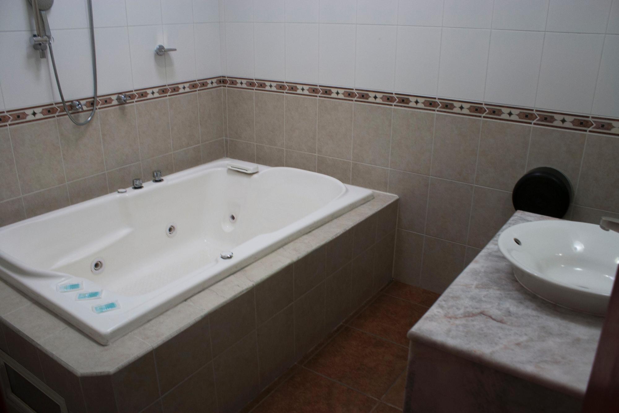 Hotel Aquiles Guadalajara Exteriör bild